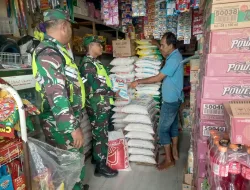 Babinsa Cek harga sembako di kedai warga binaan