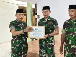 Dandim 1404/Pinrang Serahkan Bingkisan Lebaran Kepada Personel Kodim