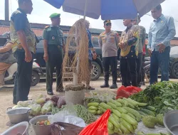 Danramil 1405-07/Tanete Rilau Ikuti Pemantauan Harga Sembako di Pasar Mattirowalie Jelang Ramadhan 1447 H