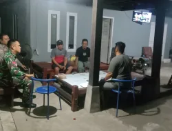 Babinsa Koramil 1404-03/Mattiro Bulu dan Bhabinkamtibmas Laksanakan Pemantauan Wilayah dan Komsos Bersama Warga di Mattiro Bulu