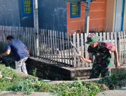 Babinsa Koramil 1404-03/Mattiro Bulu Bersama Warga Laksanakan Karya Bakti Bersihkan Saluran Air