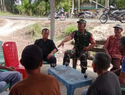 Masih Dalam Suasana Lebaran, Babinsa Koramil 04/Salang Komsos Bersama Warga