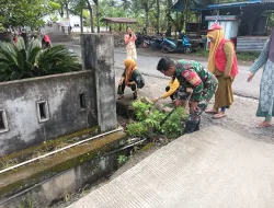 Babinsa Koramil 1404-05/Patampanua Bersama Warga Gelar Kerja Bhakti Bersihkan Lingkungan