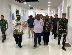 Danrem 181/PVT Kunjungi Korban Penembakan POS SATGAS YON MARINIR 9/HABEMA