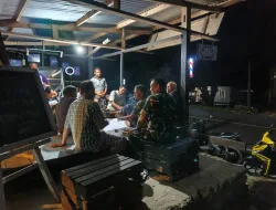 Babinsa Koramil 1404-07/Lembang Patroli Siskamling, Ajak Warga Jaga Kamtibmas