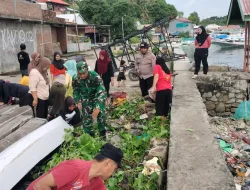 Sinergitas Babinsa, Bhabinkamtibmas, dan Warga Laksanakan Kerja Bakti Bersihkan Saluran Air