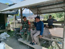 Babinsa Koramil 17/Geumpang Komsos Bersama Perangkat Desa Turue Cut