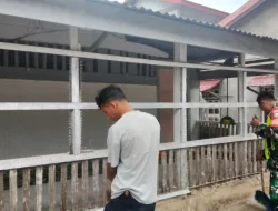 Babinsa Posramil Beutong Ateuh Banggalang Bersama Warga Bersihkan Seputaran Masjid Guna Tingkatkan Kebersihan