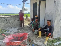 Babinsa Koramil 15/Tiro Jalin Keharmonisan Lewat Komsos Bersama Warga Desa Pulo Geulumpang