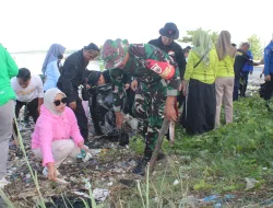 Sinergitas Personel Kodim 1405/Parepare, TNI-Polri dan Mahasiswa, Karya Bakti di Taman Anjungan Cempae Wujudkan Kepedulian Lingkungan