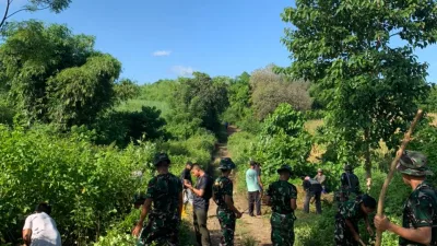 Kasi Ter Brigif TP 31/PS Pimpin Langsung Kegiatan Jumat Bersih di Desa Naga Miro