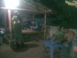 Perkuat Keamanan Wilayah, Babinsa Koramil 05/Indra Jaya Intensifkan Patroli Siskamling