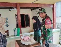 Babinsa Koramil 1405-04/Soppeng Riaja Dampingi Kegiatan Posyandu, Wujud Kepedulian Terhadap Kesehatan Masyarakat