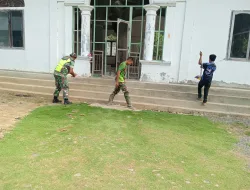Babinsa Posramil Beutong Ateuh Banggalang Bersama Warga Bersihkan Seputaran Masjid Guna Tingkatkan Kebersihan