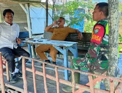 Babinsa jalin komsos dengan masyarakat desa binaan