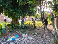 Babinsa Koramil 05/Indra Jaya dan Warga Gotong Royong Bersihkan Desa Meulayu, Wujudkan Lingkungan Bersih dan Sehat