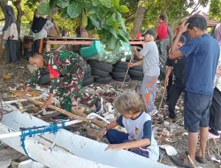 Babinsa 1405-01/Ujung Bersama ASN dan Warga Gelar Kerja Bakti Bersihkan Taman Mattirotasi