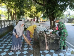 Babinsa 1405-03/Bacukiki Bacukiki Bersama Mahasiswa KKN dan Warga Bersatu Bersihkan Lingkungan Sumpang Minagae