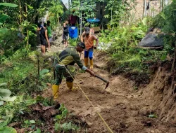 Aksi Gotong Royong Babinsa Koramil 0907/03/Tarbar dan Warga