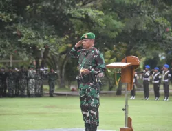 PANGDAM XXIV/MANDALA TRIKORA PIMPIN UPACARA 17-AN, TEGASKAN KOMITMEN PRAJURIT MENUJU TNI PROFESIONAL, MODERN, DAN BERINTEGRITAS