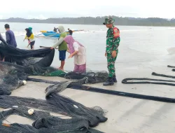Ingatkan Keselamatan saat Melaut, Babinsa Komsos dengan Nelayan