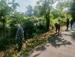 Sinergitas TNI-Polri dan Warga, Babinsa Koramil 1405-06/Barru Gelar Kerja Bakti Bersihkan Akses Jalan Dusun Birue