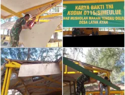 ‎Personil Koramil 02/Simeulue Tengah Karya Bakti Renovasi Musholla Makam Teuku Diujung Bersama Masyarakat.  ‎ ‎Simeulue – Sertu Mendrova Babinsa Koramil 02/Simeulue Tengah, Kodim 0115/Sml, Korem 012/Tu, Wujud Kemanunggalan antara TNI bersama masyarakat terus dibuktikan oleh aparat kewilayahan dengan melaksanakan karya bakti dengan bergotong-royong bersama masyarakat renovasi Musholla Makam Teuku Diujung di Desa Latak Ayah, Kecamatan Simeulue Tengah, Kabupaten Simeulue. Sabtu (25/04/2026). ‎ ‎Melalui kegiatan karya bhakti TNI yang dilakukan bersama masyarakat dalam membantu pelaksanaan renovasi pembangunan mushola Makam Teuku Diujung, tidak mengabaikan kesiapsiagaan satuan dalam melaksanakan tugas pokok. ‎ ‎“Kehadiran TNI ditengah masyarakat menjadikan sebuah semangat dalam kegiatan renovasi musholla,” kata Babinsa. ‎ ‎Dalam kesempatannya mengatakan pembinaan teritorial yang dilaksanakan oleh aparat kewilayahan (Babinsa) juga untuk mempererat tali silaturahmi, serta meningkatkan kemanunggalan TNI-rakyat melalui kegiatan yang bersifat terpadu dan melibatkan komponen masyarakat. ‎ ‎“Dengan semangat gotong-royong semua pekerjaan tentunya akan menjadi ringan dan semoga dalam waktu dekat renovasi musholla bisa rampung dan dapat kembali digunakan untuk beribadah oleh masyarakat Desa,” ujar Babinsa. ‎ ‎Sedangkan salah satu masyarakat menyampaikan terima kasih kepada Babinsa yang senantiasa meluangkan waktunya untuk membantu dan selalu hadir ditengah-tengah masyarakat. ‎ ‎“Semoga dengan kegiatan ini ke depan akan lebih memperat silaturahmi antara masyarakat dengan Babinsa dan senantiasa bekerjasama dalam melaksanakan kegiatan bersama masyarakat,” pungkasnya.