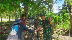 Babinsa Koramil 06/Teluk Dalam Komsos Bersama Warga