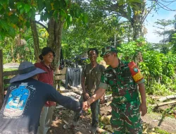 Babinsa Koramil 06/Teluk Dalam Komsos Bersama Warga