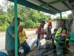 Babinsa jalin komsos dengan masyarakat desa binaan*