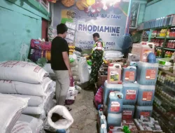 Tetap Jaga Hubungan Baik, Babinsa Koramil 04 Beutong Laksanakan Komunikasi sosial Di kios pertanian