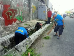Babinsa Koramil 1405-01/Ujung Gencarkan Gerakan Asri, Wujud Kepedulian Lingkungan Bersama Warga