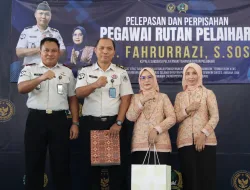 Kenangan dan Kebersamaan Iringi Pelepasan M. Fahrurrazi dari Rutan Pelaihari