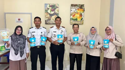 Lapas Banjarbaru Dorong Sertifikasi Halal Produk Keripik Tempe Labar