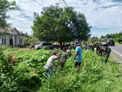Antisipasi Banjir, Babinsa Koramil 1404-07/Lembang Gelar Kerja Bakti Bersihkan Drainase
