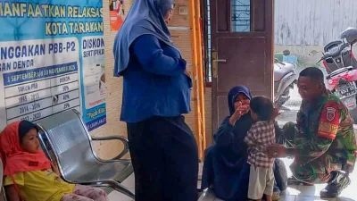 Cegah Stunting Sejak Dini, Babinsa Koramil 0907/03 Tarbar Dampingi Pemeriksaan Balita dan Ibu Hamil