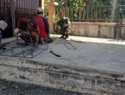 Bentuk Kedekatan Dengan Warga Babinsa Koramil 02/Seunagan Komsos Dengan Warga Di Desa Binaan