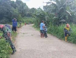 Babinsa Koramil 1405-08/Tanete Riaja Bersama Warga Gelar Kerja Bakti Bersihkan Jalan Dusun Paria