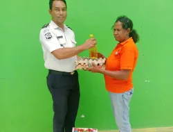 Lapas Kelas III Wonreli Gelar Bakti Sosial, Salurkan Bantuan Sembako kepada Masyarakat