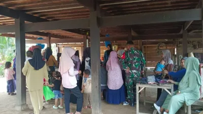 Cegah Stunting Sejak Dini, Babinsa Kodim 1404/Pinrang Aktif Dampingi Pelayanan Posyandu