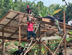 Satgas TMMD ke-130 Kodim Tarakan dan Warga Gotong Royong Bangun Rumah Cristina