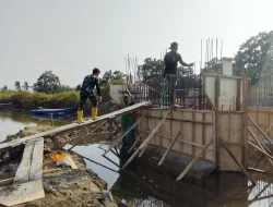 TNI dan Warga Bersatu, Bangun Jembatan Beton untuk Masyarakat Desa Paria