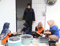 Dari Proses Pemeraman hingga Siap Diolah, Warga Binaan Perempuan Rutan Pelaihari Tekuni Pembuatan Telur Asin
