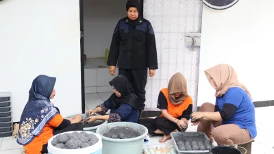 Dari Proses Pemeraman hingga Siap Diolah, Warga Binaan Perempuan Rutan Pelaihari Tekuni Pembuatan Telur Asin