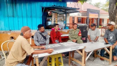Dekat dengan Warga, Babinsa Koramil 1405-01/Ujung Sosialisasikan Rekrutmen Prajurit TNI
