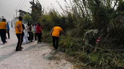 Cegah Genangan Air, Kodim 1404/Pinrang Bersama Warga Bersihkan Drainase di Desa Bunga