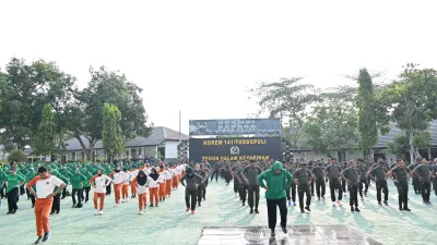 Senam Bersama Prajurit, PNS dan Persit Korem 141/Toddopuli, Perkuat Kebugaran dan Kekompakan Keluarga Besar TNI